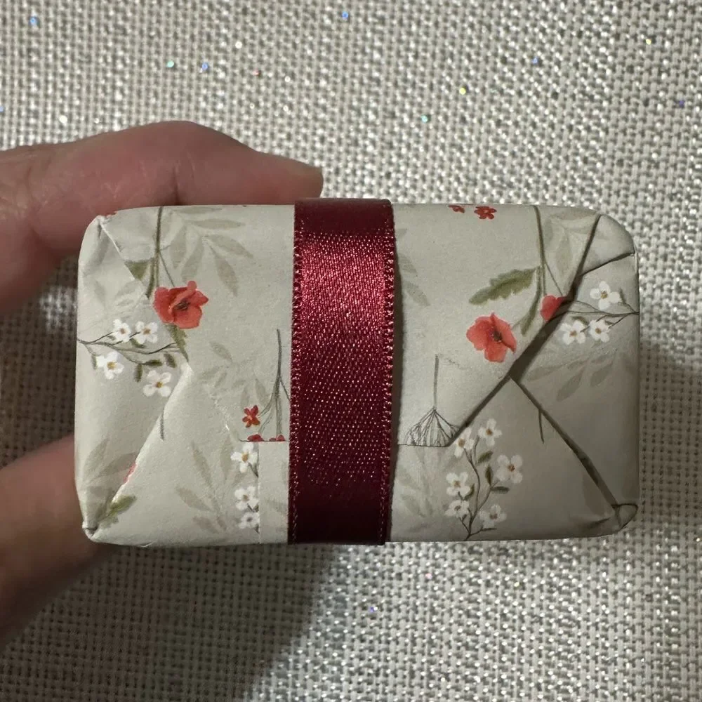 Vila Cardillium Wild Poppy Scented Soap with Oatmeal Exfoliant 1 Bar